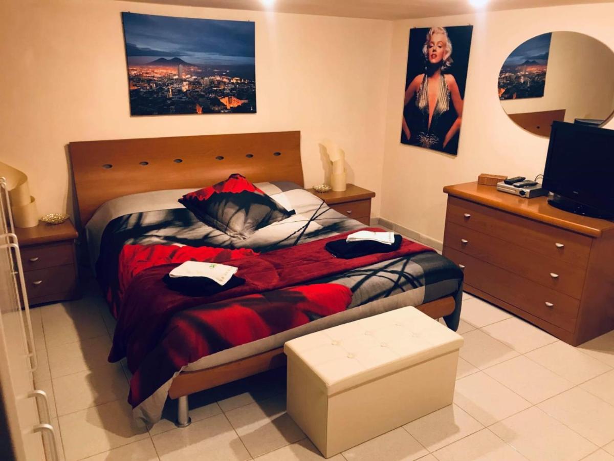 Lucy Hostel ナポリ エクステリア 写真
