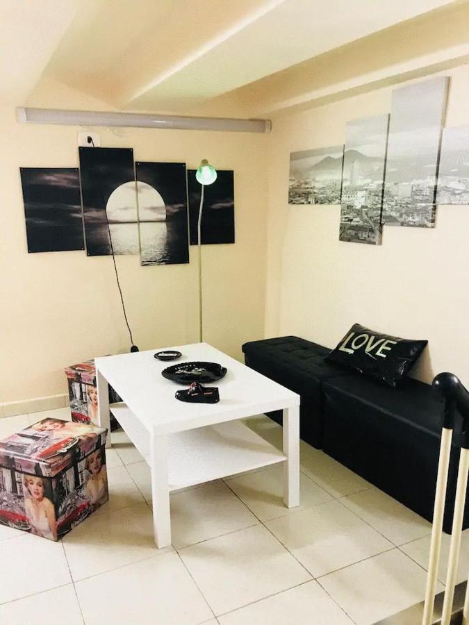 Lucy Hostel ナポリ エクステリア 写真